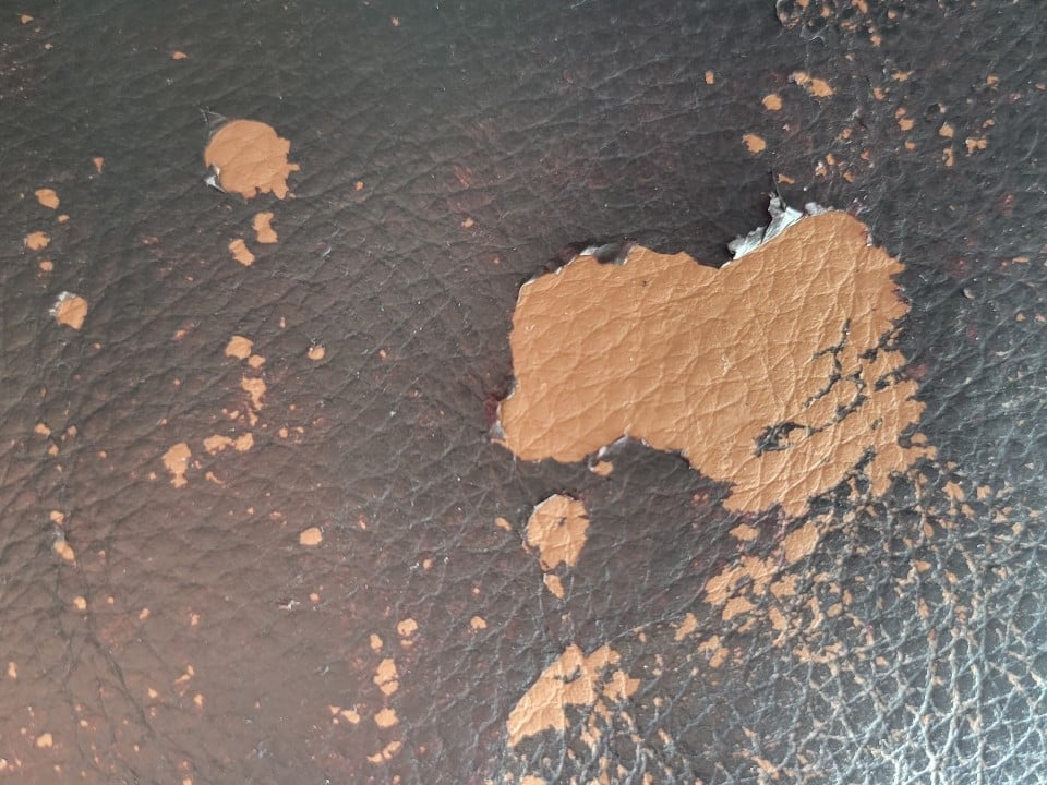 Spilled plastic cement on faux wood table : r/fixit